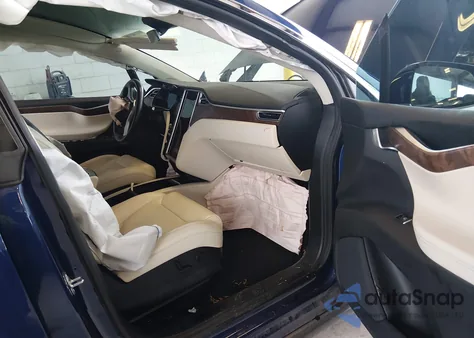 2017 Tesla Model X 100D/75D/90D z USA, uszkodzony, nr VIN 5YJXCBE23HF065675